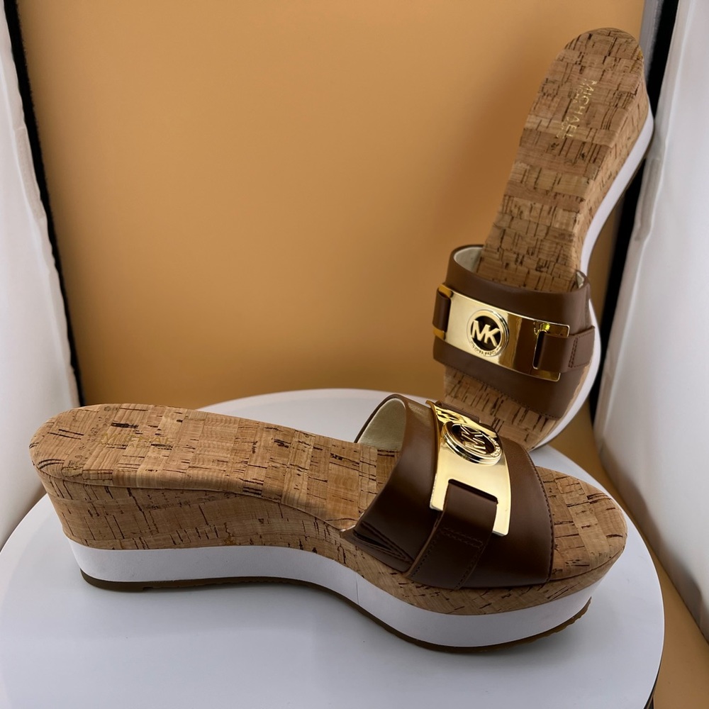 Michael Kors Women’s Warren Platform Sandals. Leather, open toe, MK logo. New